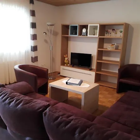 Bauernhofpension Buechsenschuetz مزرعة للإقامة *